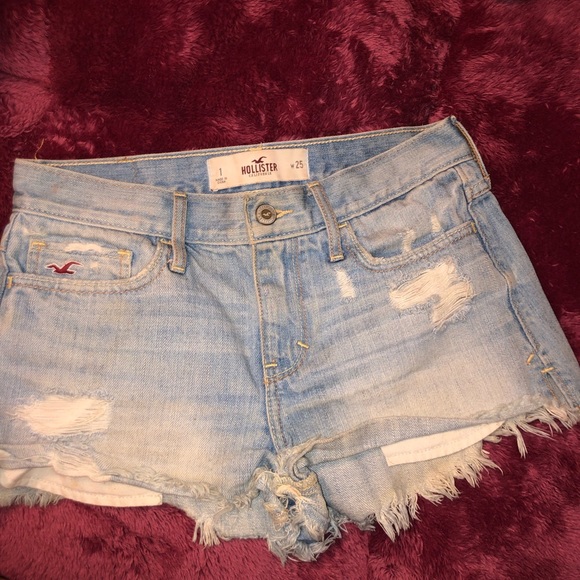 Hollister high rise faded destroyed jean shorts - Picture 2 of 3